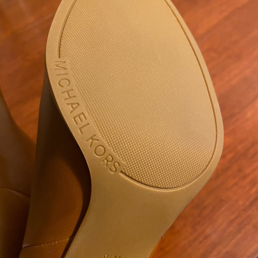 Boot - Picture 4 of 5